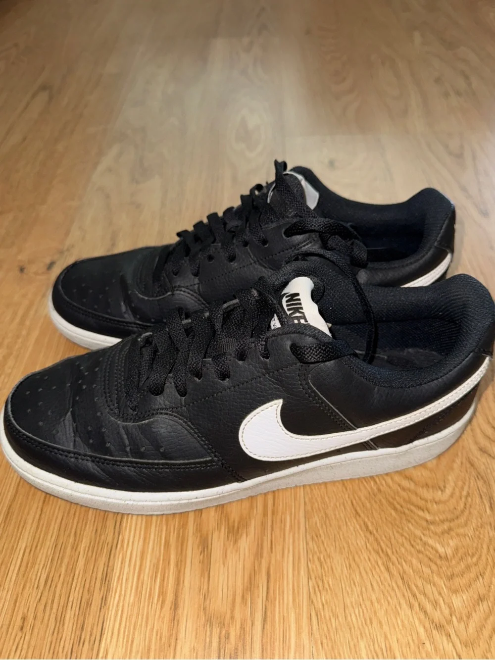 Nike Men's Black/White Low-Top Sneakers